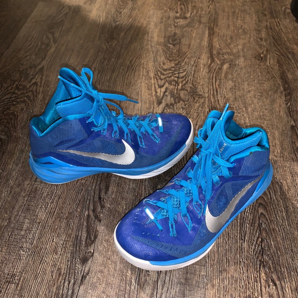 woman’s nike basketball shoes